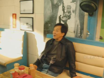 71岁的成龙再次证明了自己! #成龙 #影视解说 #动作电影