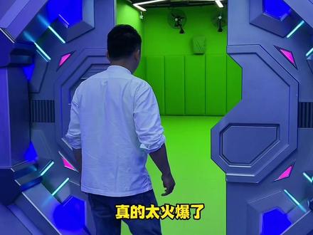 这个VR密室就像你在亲身体验电脑里的3D游戏 高级啊#武汉周末去哪玩 #武汉沉浸世界 #VR密室 #密室 #武汉玩乐