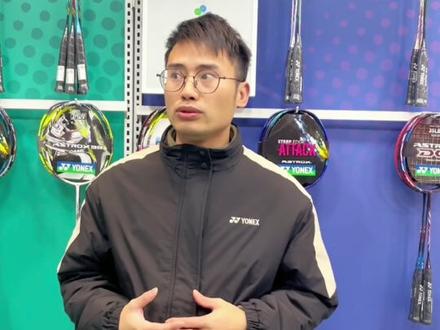 天斧又出新拍了大家买了吗?#羽毛球装备 #尤尼克斯 #yonex #穿线师穿线