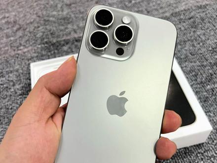 iphone15pro原色钛金属,开箱激活欣赏,教大家解决苹果15新手机无法导入资料,感谢支持*多多包涵#iphone系列 #iphone15pro#苹果新品 #手机置换回收