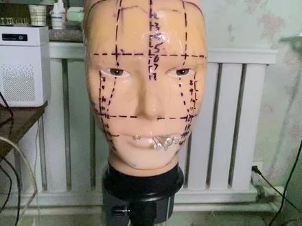 今天讲把假发戴到头模上
#cos造型假发 #cos假发 #毛娘