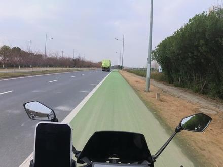 别怪我没提醒你:5月29号之前,先别急着买九号! 涛哥帮大家解读九号新品N1——
跑车声浪、派对灯效、E系列同款短轴、前后双碟刹+ABS…
关键是:这居然是入门级?
老款现在买,过两天真的会拍大腿!
你觉得N1卖多少钱才值?👇评论区开麦
#高能实力专业通勤王 #九号电动全新M3系列 #声光电酷玩电摩 #九号真智能 #九号让生活更奇妙