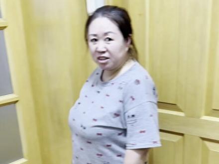 老舅妈搬新家了,大家快来看看! #暴躁的老舅妈 #小地缸 #日常vlog