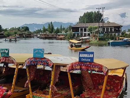 克什米尔首府斯利那加,风景很美,安保严格。没有传说的紧张