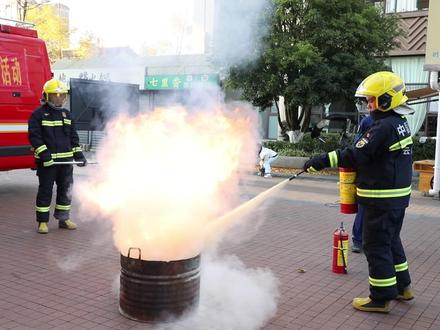 罗平县开展“救我需要多少分钟”院坝消防宣传活动#消防安全 #公益正能量 #平安守护