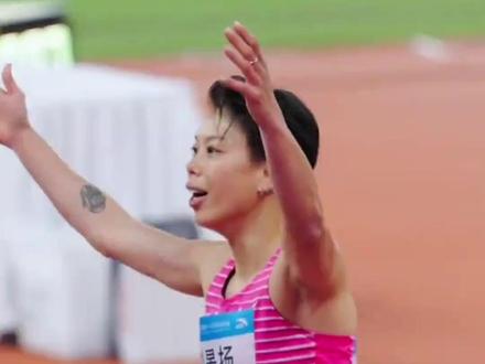 刘景扬回应妈妈说她没有教练:这些年跟三级跳麦国强教练训练,虽然不是跨栏教练,但四年时间把她培养成全运会冠军,师恩难忘,全运会金牌离不开他的悉心教导。