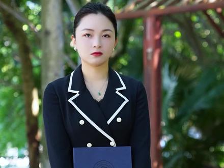 颁奖仪式如何正确拿证书? 上台领奖时,你的证书拿对了吗?#禾目礼仪#职场干货#涨知识#礼仪培训#快来围观@禾目礼仪-张予涵 @DOU+上热门 @抖音小助手