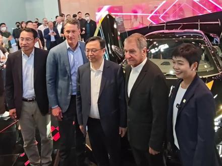 2026年北京车展最贵的量产车,售价1300万起的仰望U9X到底卖给了谁?#北京车展 #比亚迪 #北京车展最贵展车 #仰望 #仰望U9X