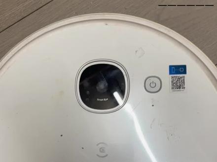 科沃斯N9+扫拖机器人更换左右驱动轮
广东东莞市用户寄来维修科沃斯n9+扫地机器人,准确的说是帮用户更换左右驱动轮组。
该用户是从事汽车改装行业,动手能力应该没啥问题,家里有两台这型号的机器。
用户自述过程是发现左右轮卷入很多头发,所以想自己拆开清理,结果发现轮毂是不可拆卸,于是就暴力撬轮毂,导致轮毂报废。
于是想拆另外一台机器左右轮更换,结果发现更换很麻烦中途放弃装回。
装回后发现原本正常机器却无法进入系统,所以两台机器都拆坏了。
用户自己买了一对新轮组也没用上一起发来维修店代劳更换。
目前扫地机型号无数,拆装机需要经验和手感,如果不熟悉机器结构或者操作不熟练,单靠自信和动手能力拆坏是大概率事件。#科沃斯维修 #科沃斯n9维修 #科沃斯n9扫地机器人更换左右轮 #科沃斯n9拆装完午无法进入系统 #科沃斯扫地机器人维修