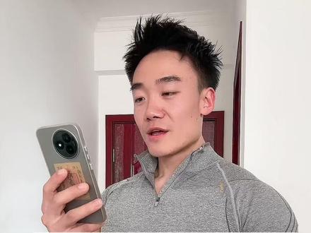 脸垮双下巴、含胸驼背,虎背熊腰胳膊粗你就去练背!不要小看这四个简单的动作,每天坚持很快你会发现自己改变的! #拜拜肉 #练背 #背薄一寸年轻十岁 #居家健身有新招
