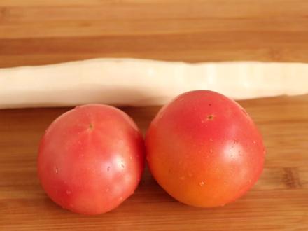 山药要经常做给孩子吃,加两个番茄,简单一做,爽口解腻,超解馋