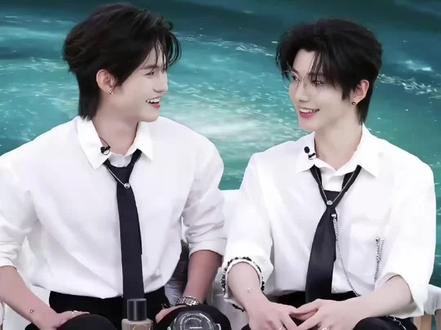 姐妹们想知道这场直播普普看了云旗多少次?
然后………
数到最后数字竟然相同,本人也很震惊!!
怎么说?缘分妙不可言嘛!!!(次数,每个人的定义不同,这是我觉得算的次数哦)
题外话:普普真的很容易害羞呀,每次都会惊慌的错开视线!!!!
#云熠