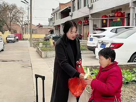 #抖音玩法合伙人计划 人活百岁,都需要妈妈进门看到有父母才有家#有没有人告诉你