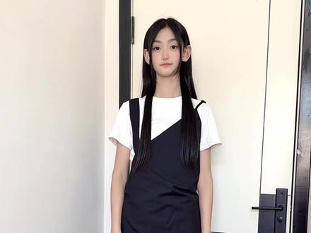 抬起头 数乌云~#鱼干摇 #鱼干摇手势舞就这样软萌 #甜妹
