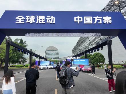 长安蓝鲸超擎混动技术vlog 长安发布了HEV混动系统,1.5T发动机,P1+P3电机,三元锂电池,除此之外还有哪些技术细节?视频告诉你答案。#蓝鲸超擎城区油耗2L时代 #长安汽车 #cs75plus #长安蓝鲸超擎混动 #科技