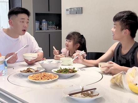 最治愈生活的还是生活,最浪漫的事是一起逛超市 购一筐快乐带回家!#家庭日常#一家四口#婚后生活#人类幼崽的800个心眼子