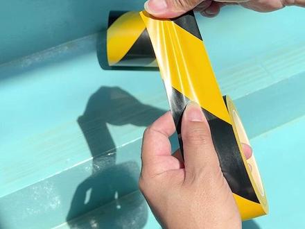 耐磨防水车间水泥地板地下停车场地面工厂标识划线楼梯间标注胶带#耐磨防水车间 #减速标线 #施工现场实拍