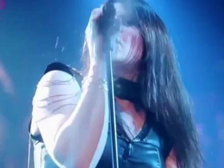 流水的主唱,铁打的山羊胡。而如今山羊胡也离开了乐队!芬兰剧院金属乐队 夜愿(Nightwish),别名“日暮颂歌”。
《I Want My Tears Back》愿偿年少泪,犹趁未老时。
#nightwish #iwantmytearsback #夜愿乐队 #战歌 #livehouse