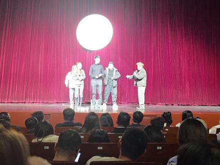 #一支麦脱口秀#二狗 闲人去看了一下二狗和第一排的不闲人