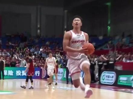 #CBA联赛 #dou来CBA #CBA季后赛 #CBA季后赛以城之名 #贺希宁 面对空篮,使出了鬼魅脚步,被吹罚走步违例😂