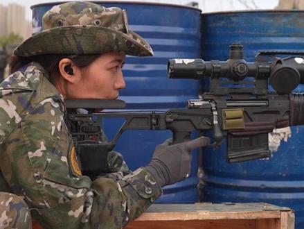 “女孩子心里的韧劲其实很强大!”武警猎鹰突击队女#狙击手 走向国际赛场 (记者:马静 吴浩然 查日磊等)#飒