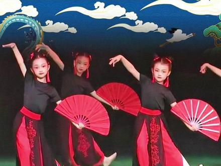 六一儿童节舞蹈《雪龙吟》#六一舞蹈 #扇子舞 #幼儿舞蹈 #儿童舞蹈 #少儿表演
