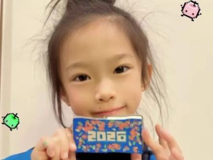 小小的豆豆本,装下她训练之外的温柔小世界🥰#豆豆本 #艺术体操 #训练 #手工 #绘画