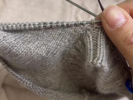 圆领平肩自带袖教程11集#手工羊绒编织 #爱生活爱编织 #我们一起织毛衣 #春天的漂亮毛衣准备好啦