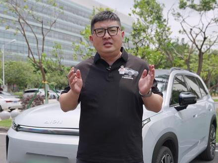 埃安 i60 隐藏实用功能来了 ——离车自动关遮阳帘防晒,一次设置,锁车自动关闭,防晒降温、保护内饰,夏日用车更省心。#AIONi60 #A级210km大电池增程杀入10万级 #国民增程大五座SUV埃安i60 #埃安i60产品首席服务生