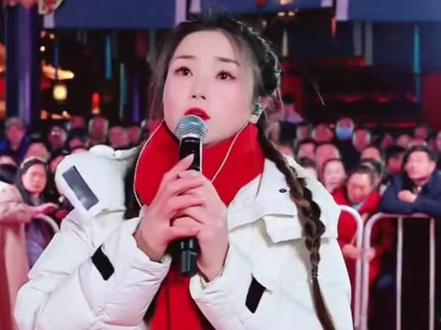 #河南三妹 三妹回应舞台拆掉原因,自己压力大!#商丘古城 #杜坤大舞台 @河南三妹(下午6点直播)