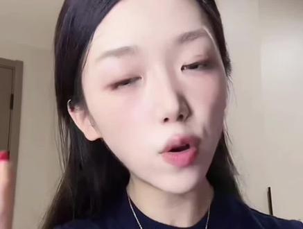这个女装已经这样了吗!?
震惊我们姨姨 也震惊妞子们
#直播版 #直播录屏分享 #怡佳 #女装