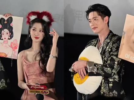 主持vlog|就这个成何体统爽~完颜+抽象 主持成何体统剧宣的vlog来啦,再一次见到楚然、磊子,感觉尖叫之夜还在昨天哈哈~这四位真的太反差了,顶着最美最帅的脸,搞最抽象的活儿,谁家主创剧宣的时候全员🐷塑啊,哦,原来是我们成何体统哈哈哈哈~
剧情越来越精彩了,听说要开虐了~但是大家别怕,我们🚢说了,小虐小虐!
#成何体统 #王楚然 #丞磊 #主持人小芮