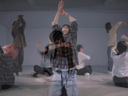 “时空彼岸 思念从未停止” 这支舞献给所有母亲 献给每一位生命中彼此珍重的友人 时空是个圆圈 我们终会相见.#小聚编舞 #我记得 -#赵雷 #原创编舞 #抒情编舞