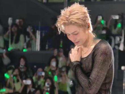 这个侯明昊真的是浪漫疯子来的#侯明昊 #演唱会