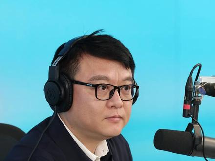 2025全运会,上海运动员樊振东、覃海洋等齐上阵 上海市体育局局长徐彬今天在参加#2025上海民生访谈 节目时表示,上海运动员正全力备战全运会。陈芋汐、覃海洋、唐钱婷、樊振东、许昕等都将参赛。徐彬说,这届全运会乒乓球的竞争会一如既往的激烈。不到最后一刻,每一个小项都有悬念。