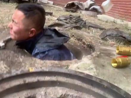 教你带水带压换阀门,如果单元总阀是坏的,入户阀门也是坏的,只能带水带压换,要不然房子不会热的#克市同城清洗地暖 #克市同城更换分水器 #克市同城更换阀门 #创作灵感