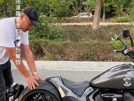 既然骑不快那就玩姿态#建设金刚狼800 #关注我圆你机车梦 #专业的事交给专业的人 #丹阳同城热门 #每个男人都有一个机车梦