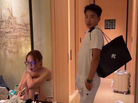 给婷姐展示一下高尔夫舞