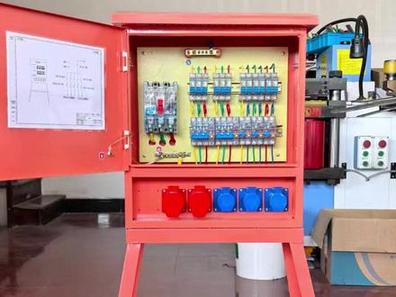 三级配电箱标准安装全过程,规范接线、接地到位、用电更安全。
电工朋友可以参考,有问题可以在评论区交流一下。 #配电箱安装 #三级箱接线 #用电安全 #电工接线 #电工知识