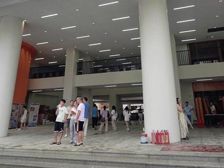 汕头全市民办前二,中心城区第一·758分新标杆
—东海岸高中致谢社会各界
雄踞核心海滨,屹立时代潮头。东海岸高级中学正以卓越之姿强势启航,首届高一录取分数线以758分高起点璀璨亮相、稳居汕头民办学校前二!在此,向倾力襄助我校发展的社会各界贤达挚友,致以最诚挚的谢意!
我们将恪守“载德载智,至健至雅”的校训,以德行为舟,智识为楫,强健为翼,雅韵为魂,全力打造粤东教育新高地;我们必将以更优质的教学、更蓬勃的活力,在这片山海相拥的热土上,创造更多教育奇迹,成就潮汕学子的人生梦想;东海岸高级中学的辉煌征程,必将与城市发展同频共振,铸就粤东学府之璀璨明珠。
旭耀东方,梦想起航。让我们携手,共创更壮阔的未来!
联系方式:
路老师:18025886888,郑老师:13353093888
#汕头 #汕头东海岸 #汕头东海岸高级中学 #招生季