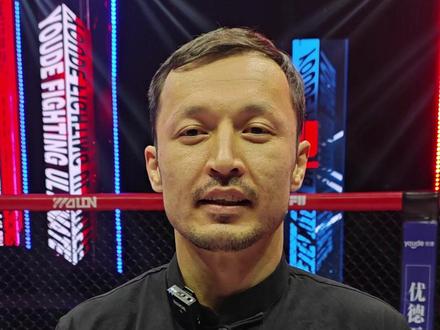 中日对决风云再起!今晚21:00,YFU武林笼中对现场直播,热血开战!#YFU92中日对抗赛#我的妈妈是摔跤手#格斗孤勇者#艾则一跳生死难料#从汽修工到格斗新人王