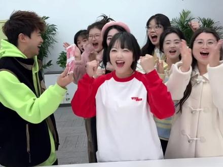 办公室捉迷藏挑战 #看完不笑算我输 #憋住不准笑