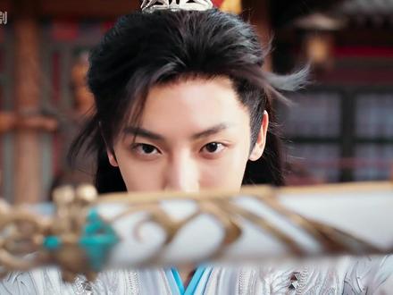 百里东君醉酒一剑震惊全场,学堂小先生挑战西楚儒仙。 #少年白马醉春风 #因为一个片段看了整部剧 #好剧推荐