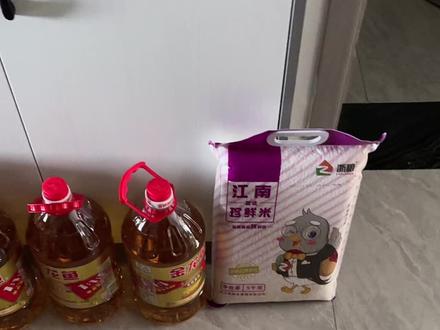 刚接到中国邮政的通知,存500送一袋大米,存1000送一桶油,我存了7500😊不要说这么好的消息我没告诉你啊😄😄😄