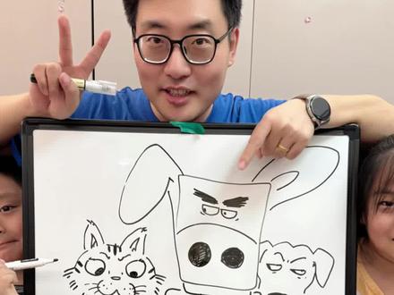 儿子女儿画几笔,爸爸画成一幅画。 全家一起画!#亲子互动 #白板画 #画画过程 #随地大小画 #亲子画画