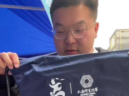 跑友们,参赛包领取攻略奉上,一定要带身份证原件哦~#开沙岛马拉松 #半马 #传递奔跑的力量