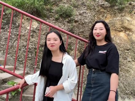 阿龙遇到两位单身老板娘,还是开酒馆的,想把我灌醉,这可咋整 #总有人翻山越岭为你而来 #最好的时光在路上 #姐妹👭
