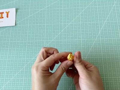 儿童节,教你制作一个小型投篮机,在桌子上也能玩! #折纸教程 #手工制作 #手工diy #亲子手工 #手工玩具