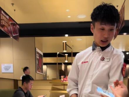 东部银泰店小哥哥上大风,宁波别家海底捞赶紧乱起来!哈哈哈#海底捞是懂生日的 #海底捞火锅 #宁波海底捞 #海底捞 #科目三