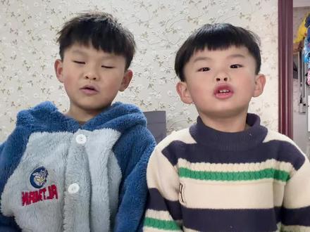 现在的小朋友好“潮流” 老母亲科普了好久 才知道 他们唱的啥😅 #哥哥和弟弟 #我要擦皮鞋了 #原创视频